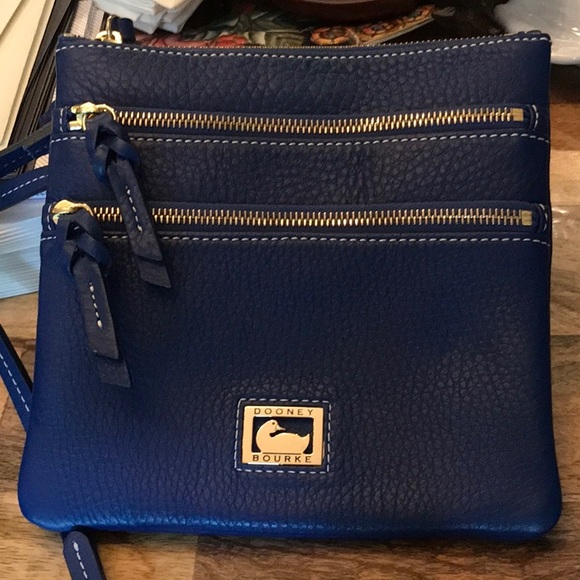 Dooney & Bourke Handbags - Dooney & Bourke crossbody Dooney & Bourke Handbags - Dooney & Bourke crossbody